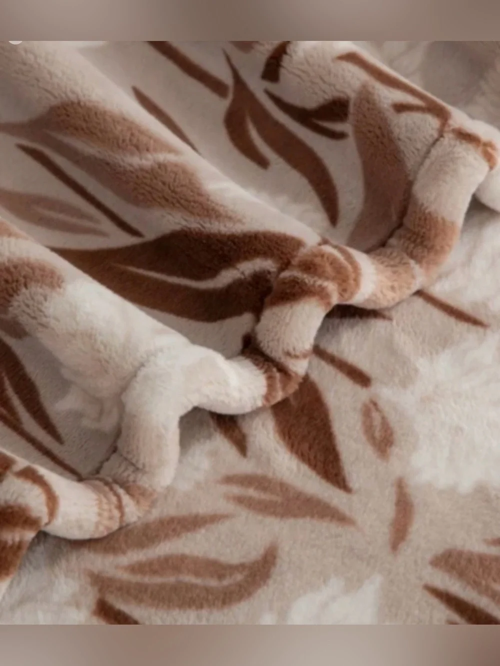 Berkshire 2-Pack Primalush Brown and Cream Floral Plush Throw
